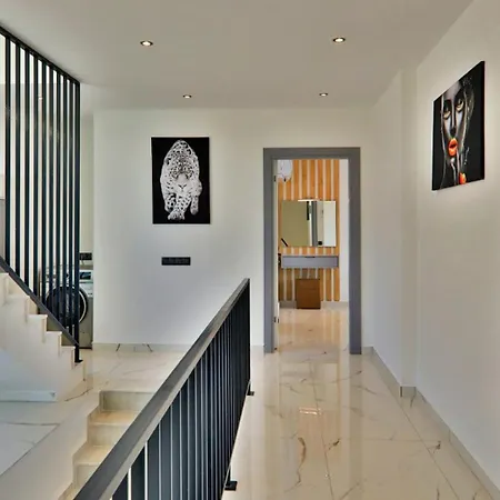 Βίλα 4 Bedroom - 6340 *