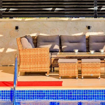 4 Bedroom - 6340 * Καλκάν